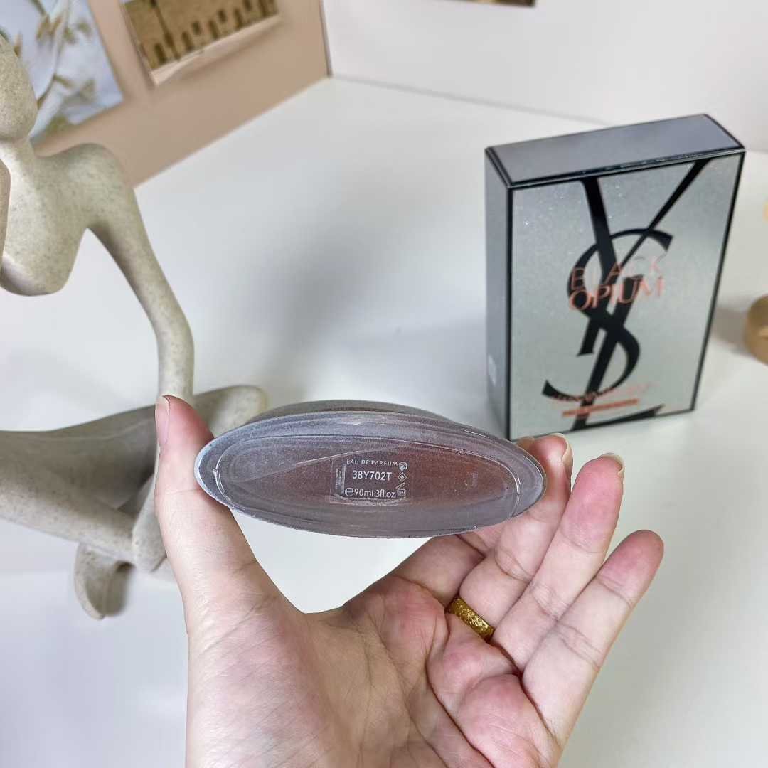 Yves Saint Laurent Black Opium Glitter Eau de Parfum (2024) - Image 3